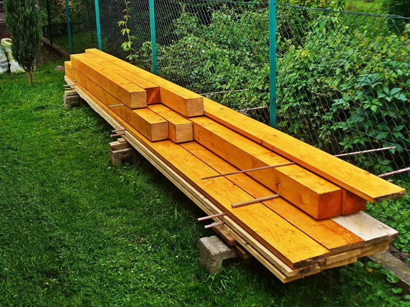 menuisier-VINS SUR CARAMY-min_boards_the_rafters_joinery_tree_painting_wood_colored_paint-871508